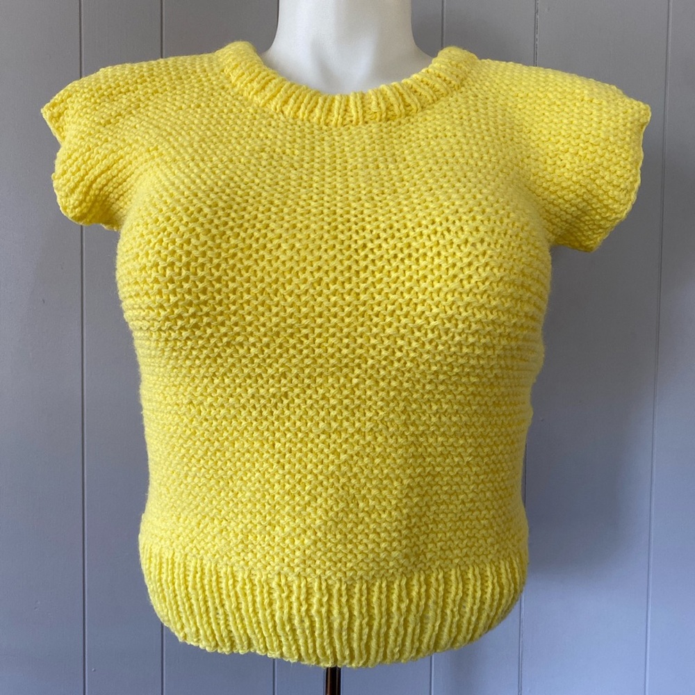 vintage handmade cropped sweater
bright yellow 
soft, stretchy knitwear